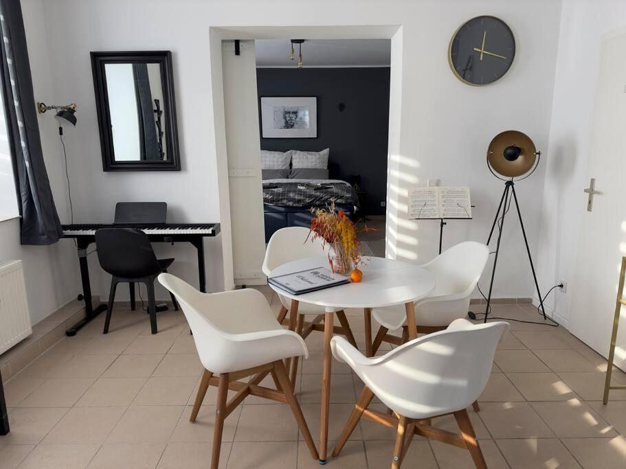 Loft With Gym - Kitchen / Wifi / Free Parking Appartement Berlijn
